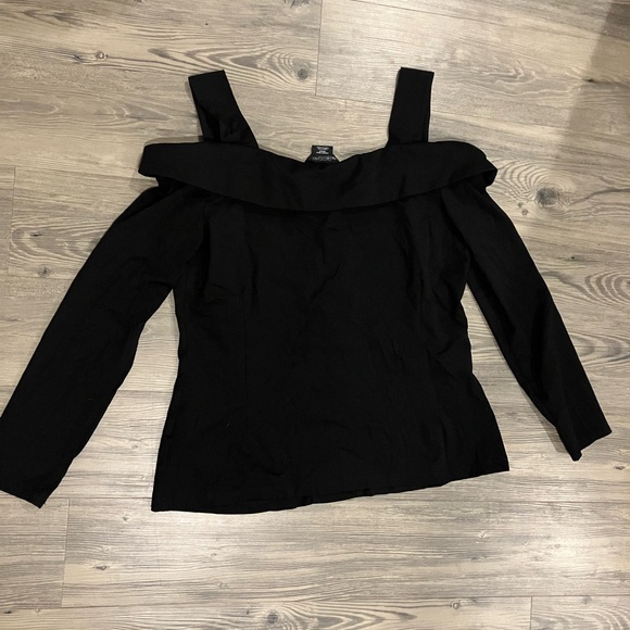 Michel Studio Cold Shoulder Top w Buttons - Picture 5 of 6